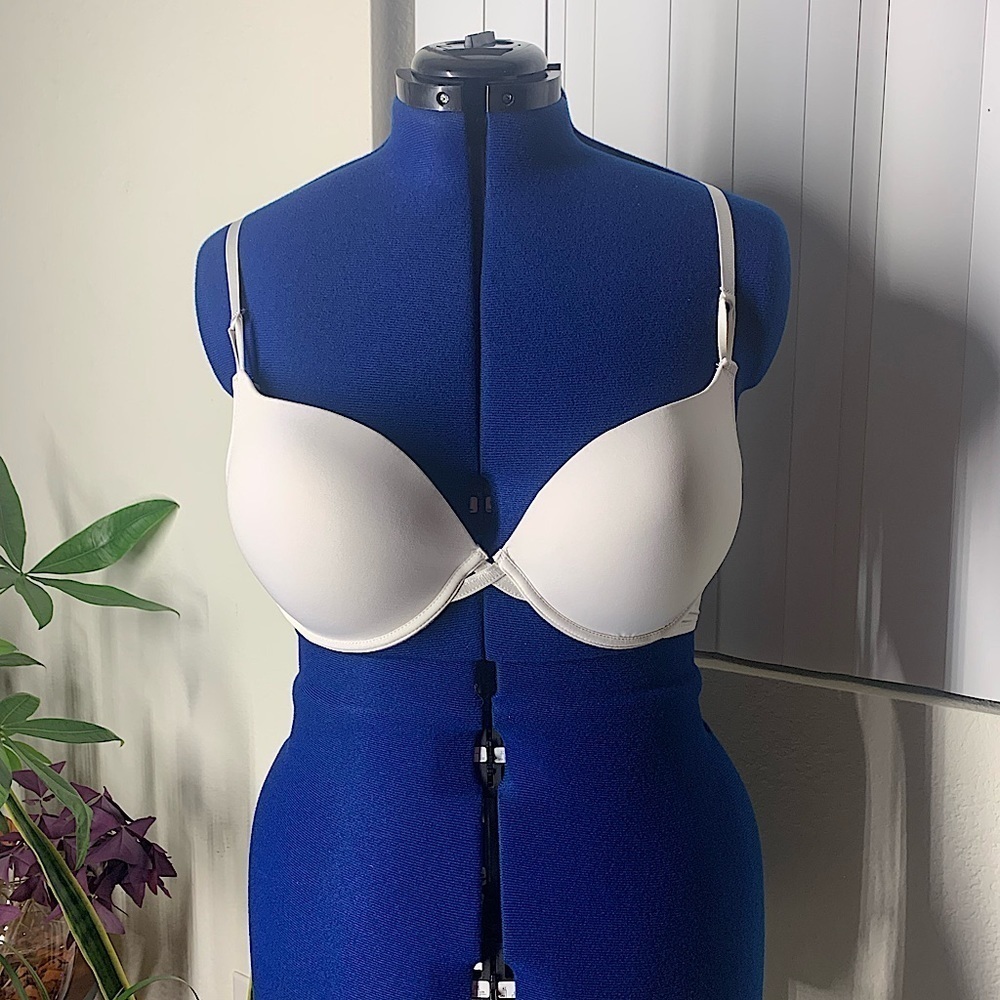 Padded Bra Tarea by Rue 21 white bra pink inner